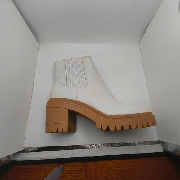 Brooklyn Ivory Boots, size 8 - Picture 3 of 6